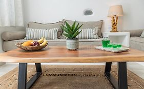 En Lefko Boutique House
